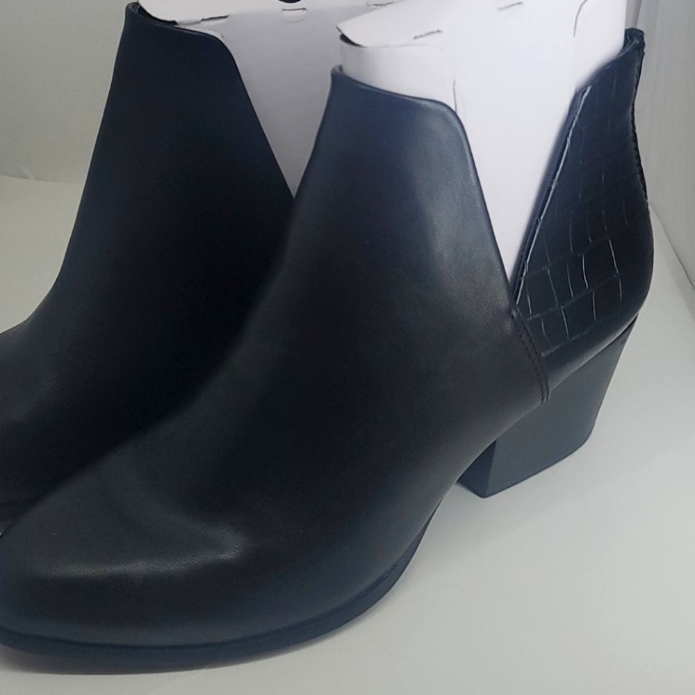 SO Barb Ankle V booties